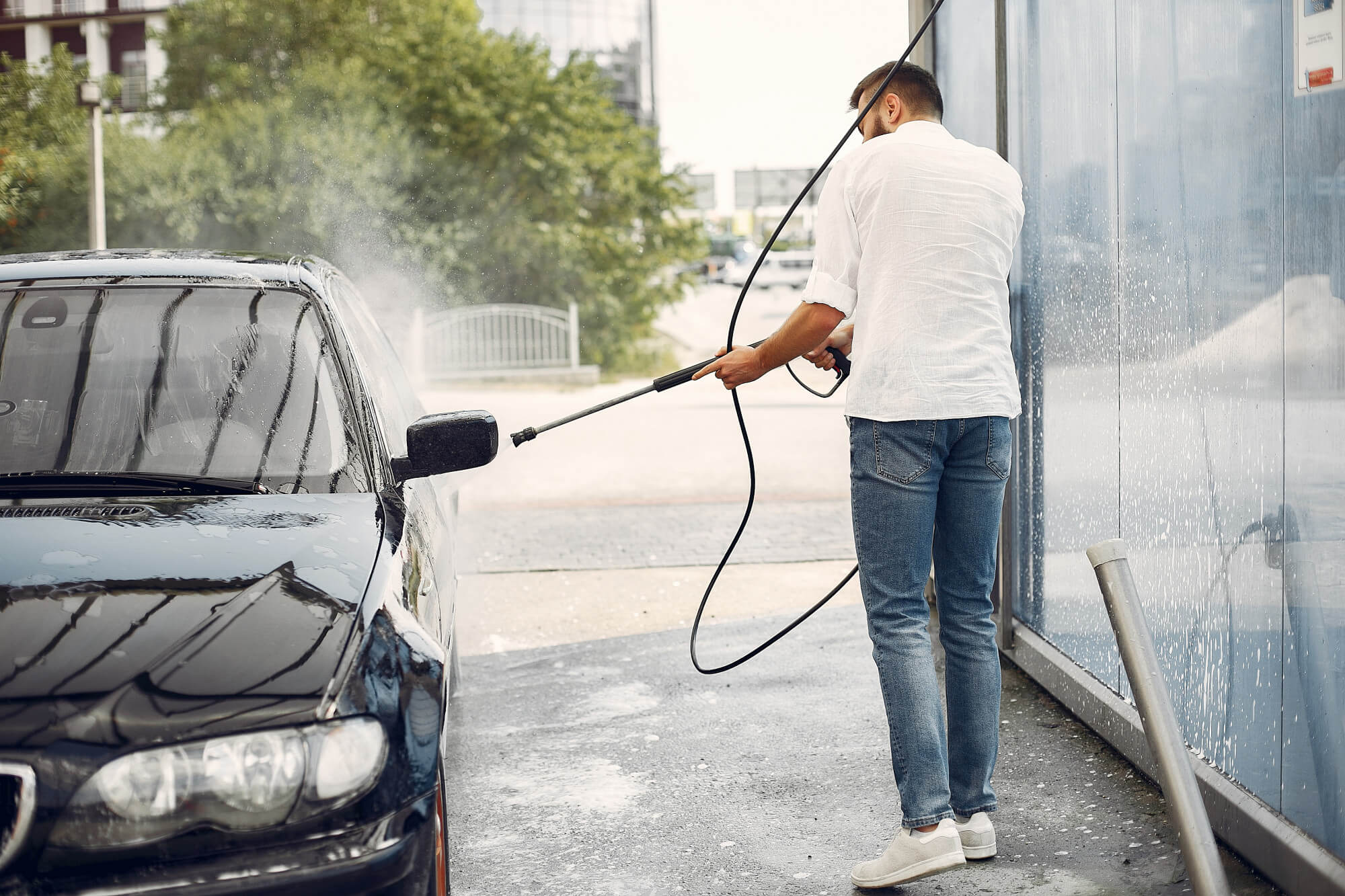 Read more about the article Lavar o carro: 6 dicas para um resultado eficaz